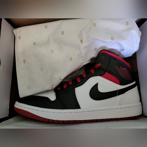 Air Jordan 1 Mid Gym Red Black Toe - Picture 6 of 6